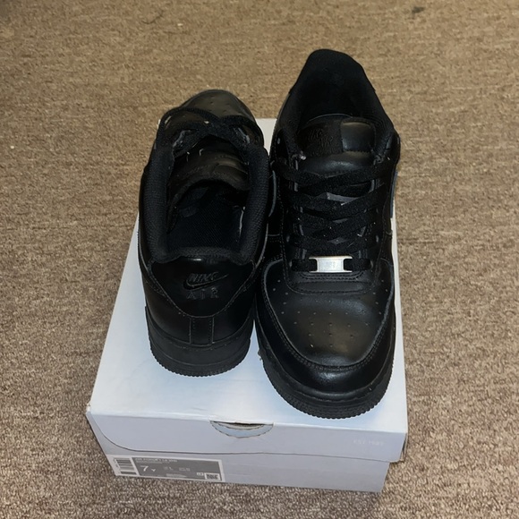 Black Air Force 1's - Picture 4 of 4